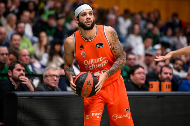 Robertson se marcha del Valencia B