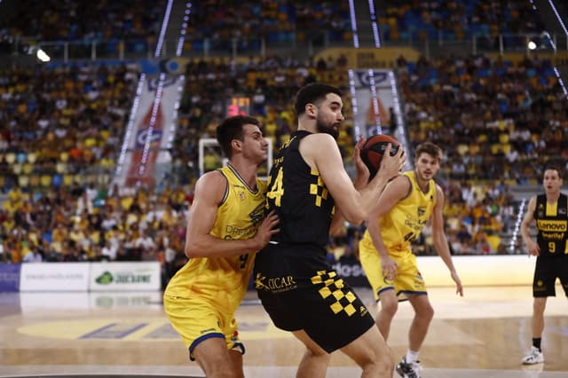 Dreamland GC 82-Lenovo Tenerife 94