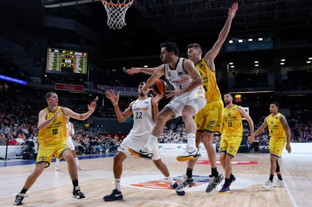 R.Madrid - Dreamland GC (97-71)