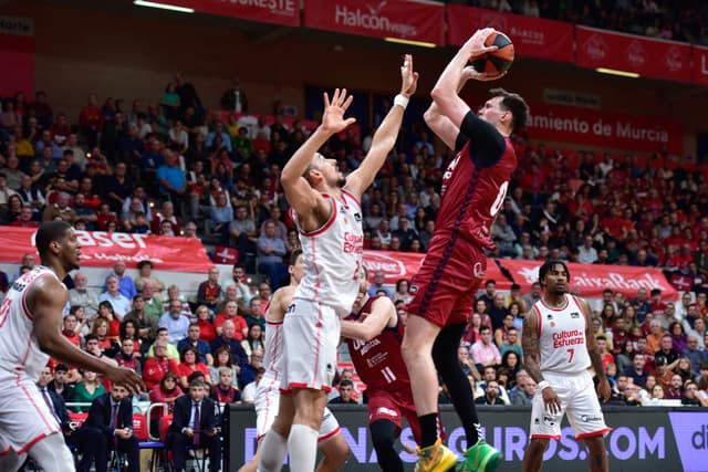 Valencia B.-UCAM Murcia, 5 apuntes