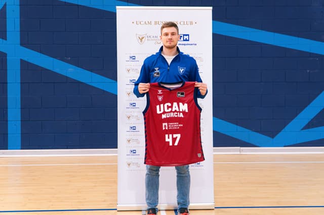Arturs Kurucs, presentado en Murcia