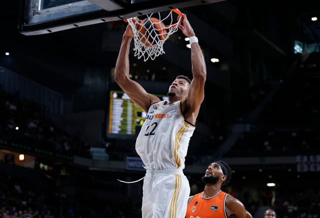 Los 600 tapones de Tavares