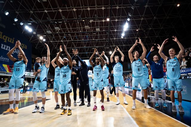MoraBanc And.-UCAM (98-73)