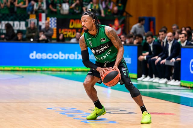 Andrews, Evans y Cook no siguen