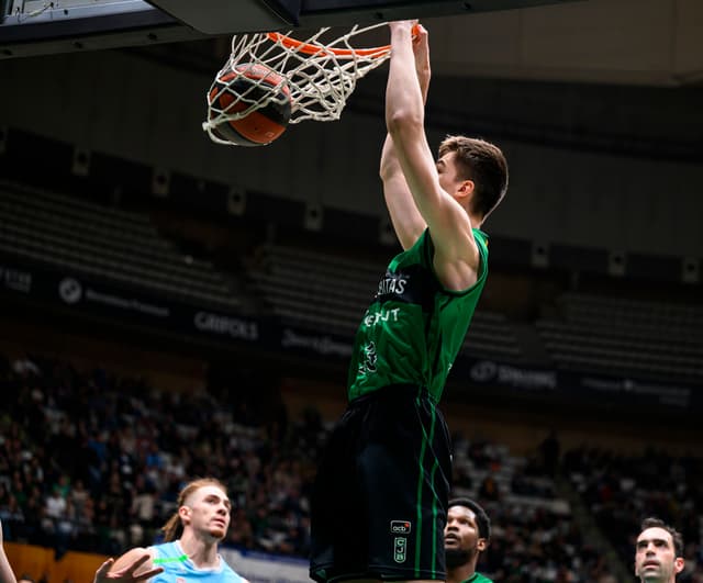 Michael Ruzic se gradúa