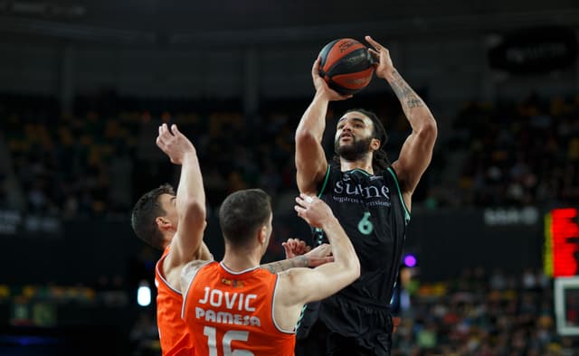 Surne B.B.-Valencia (93-78)