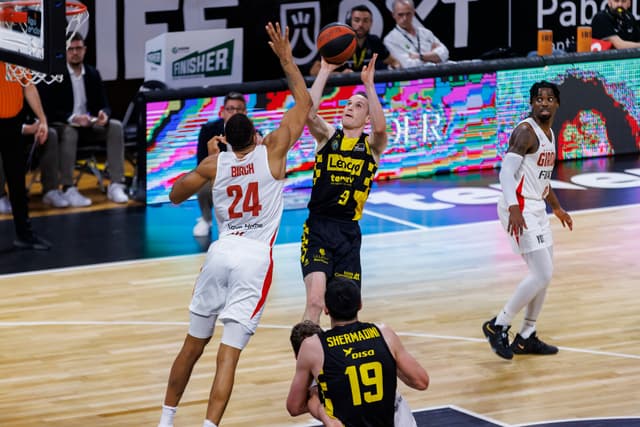 Lenovo Tfe.-B.Girona (74-60)