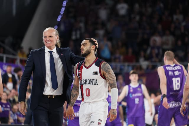 Los 100 triples de Howard