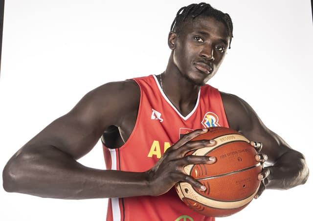 Bango firma por Casademont Zaragoza