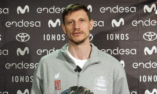 Pustovyi recibe su MVP Movistar