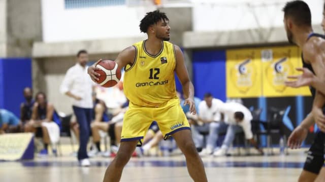 Jakub Urbaniak, al primer equipo