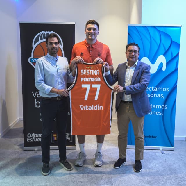 N. Sestina, presentado en Valencia