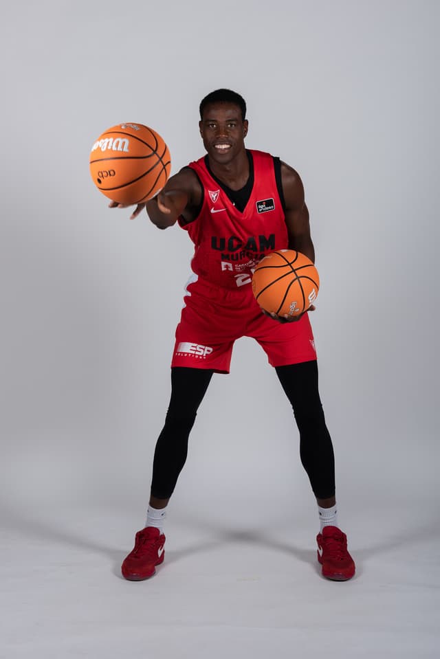 Diagne alcanza los 300 partidos