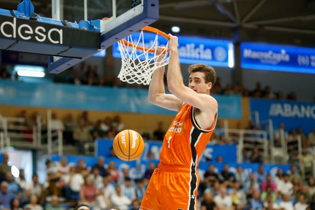 Nate Reuvers, intervenido con éxito