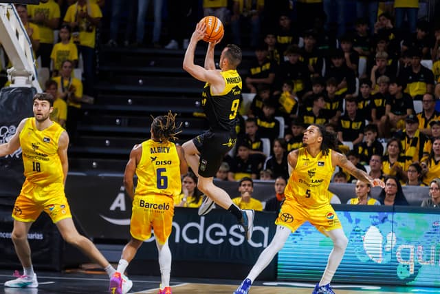 La Laguna Tnf-Dreamland GC (84-74)