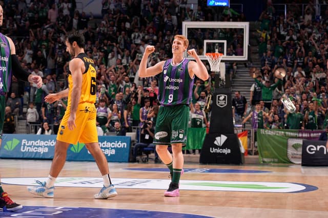 Alberto Díaz se pone a 300