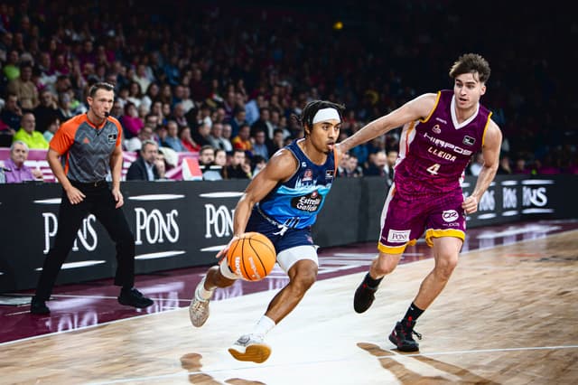 B.Taylor: 15 asistencias históricas