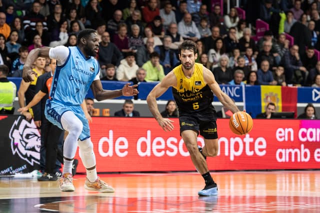 Fitipaldo sufre una rotura muscular