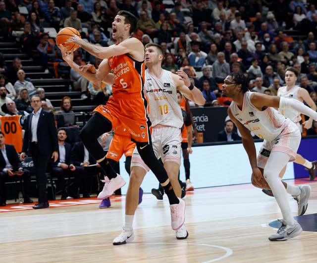 Crónica: Valencia-Hiopos (107-92)