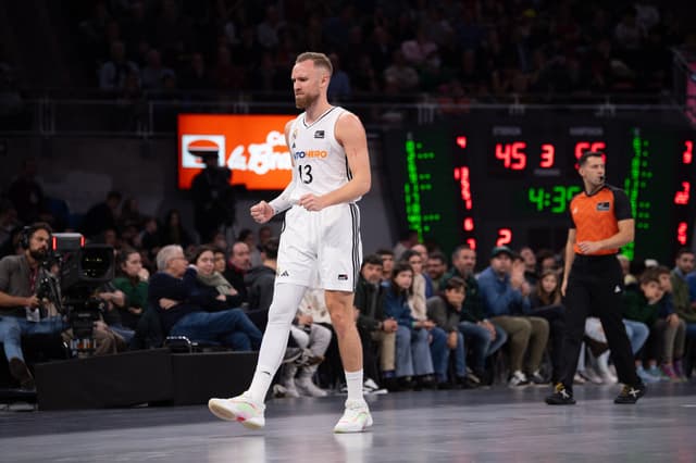 Dzanan Musa, Jugador de la J15