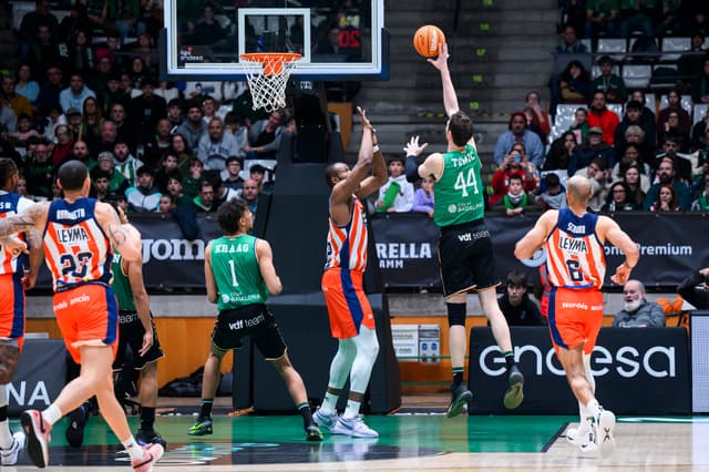 Joventut 107 - Leyma Coruña 104