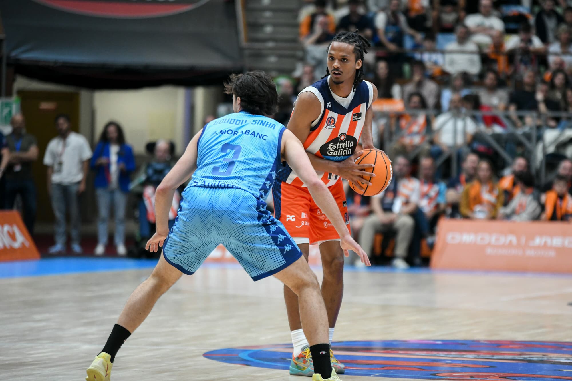 Alonzo Verge diriendo el ataque de Leyma Coruña