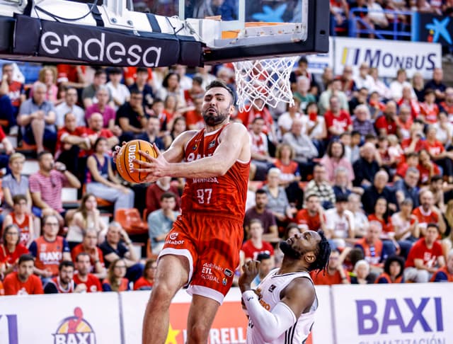 Cate abandona el BAXI Manresa