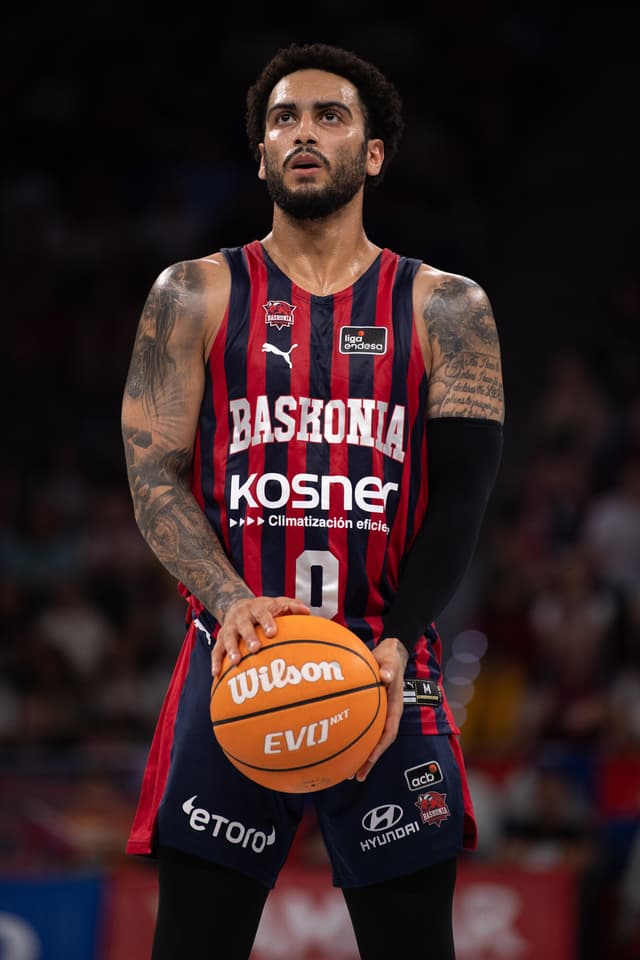 Howard, 5º baskonista en triples