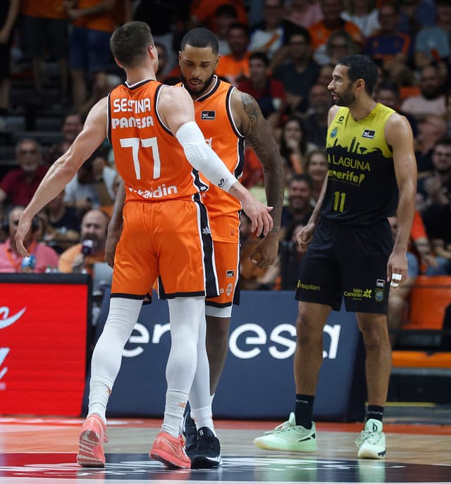 Valencia B 105 - La Laguna Tfe 74