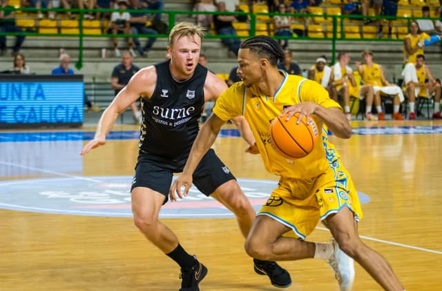 Dreamland GC-Surne BB (89-85)