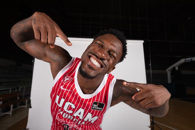 SM 25-26: Camiseta Ennis