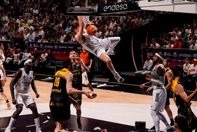 Real Madrid 72 - La Laguna Tfe 71