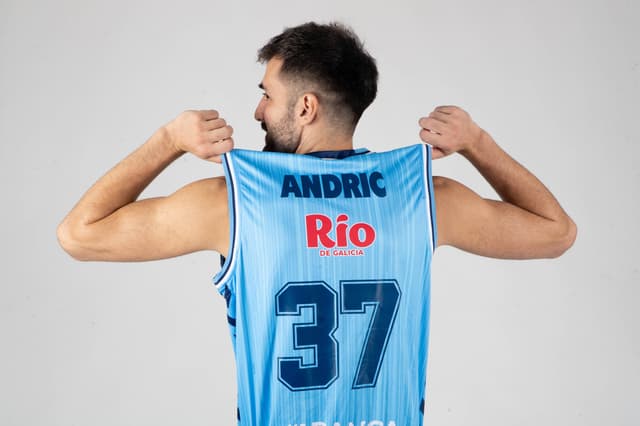 Mihajlo Andric sigue en Lugo