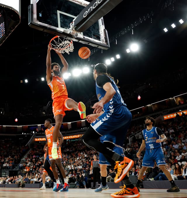 Valencia B 100 - Recoletas Salud 82