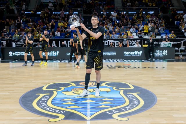 Shermadini recibe su MVP
