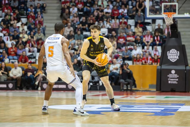 Van Beck, récord triples aurinegro