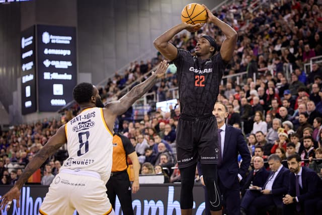 Travis Munnings no sigue en Granada