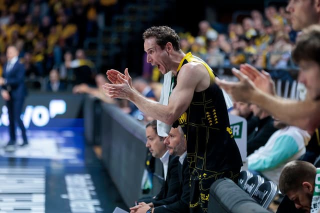 Huertas, 100 partidos desde su 40º aniversario