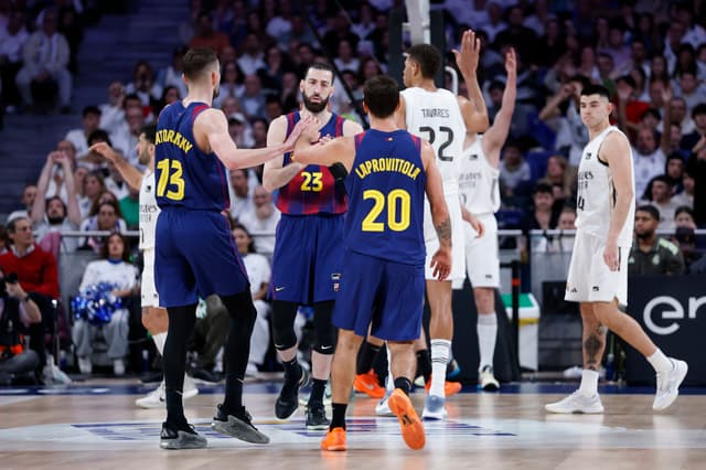 Real Madrid 100 - Barça 105