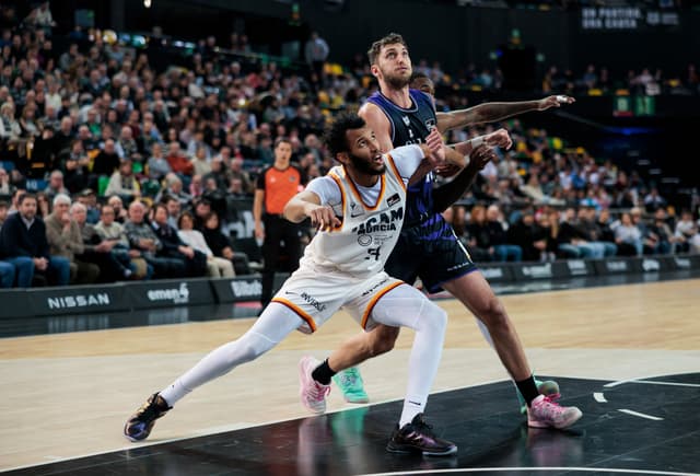 Hicks concluye su etapa en Murcia