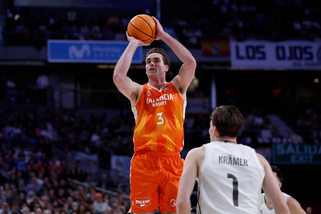 Nate Reuvers seguirá hasta 2028