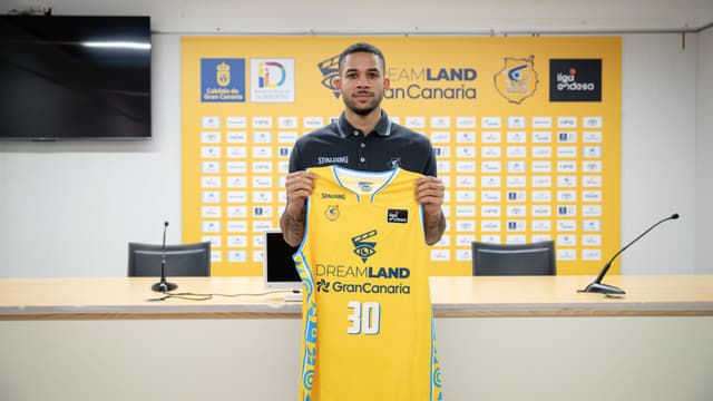 Kassius Robertson, presentado