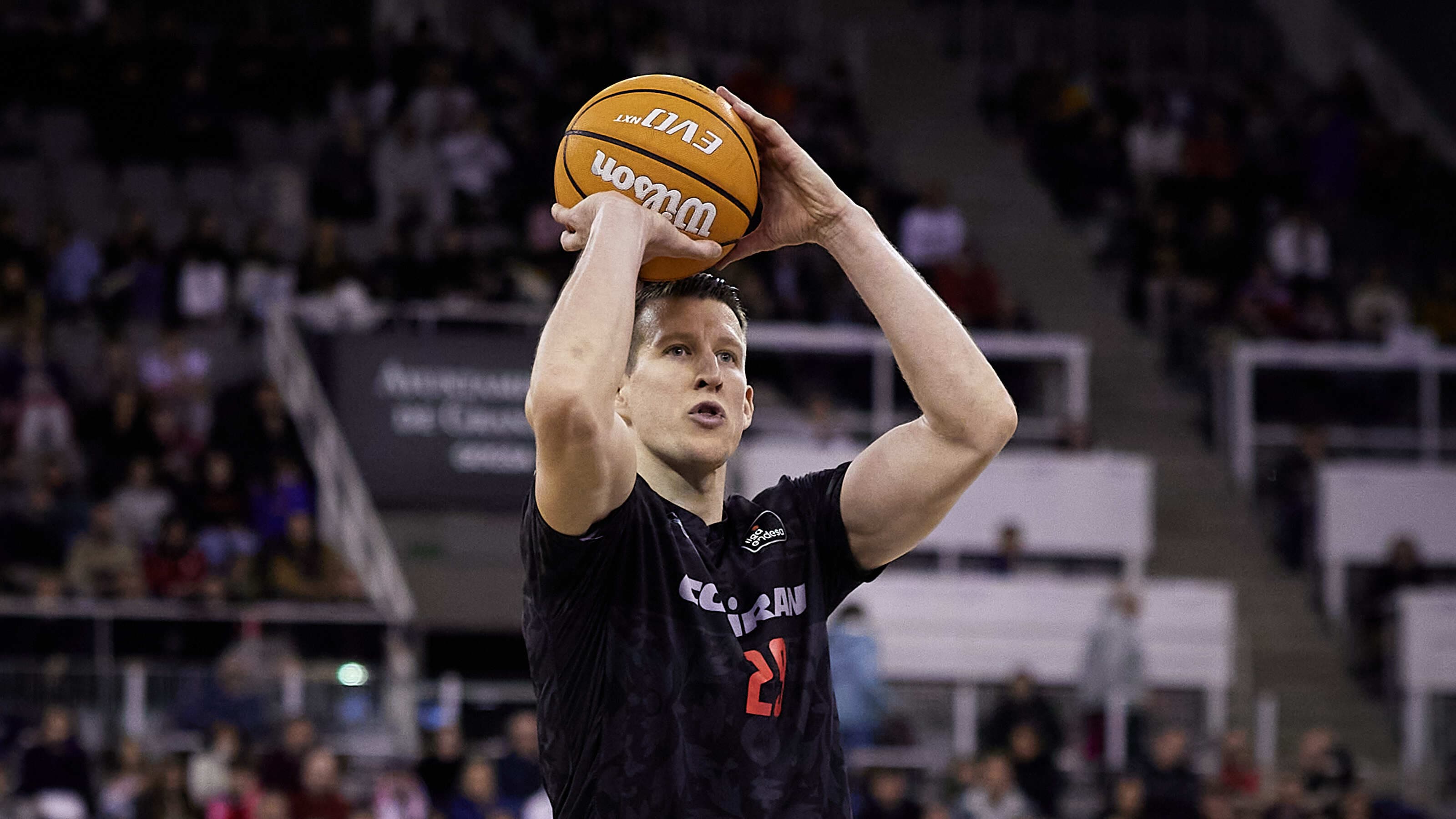 Luka Bozic lanza un tiro libre