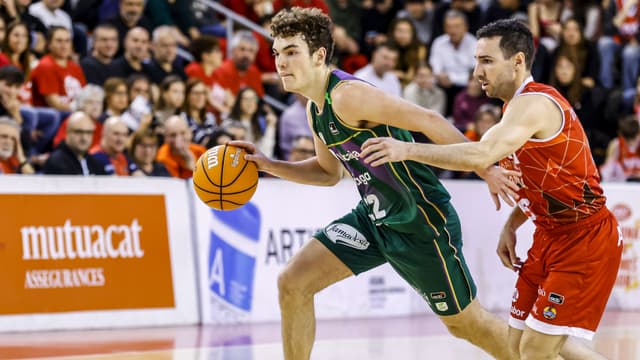 Manu Trujillo, cedido a Córdoba para jugar en Primera FEB