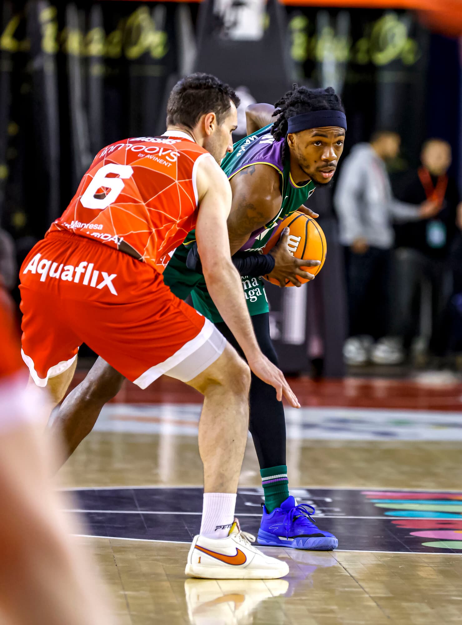 Kendrick Perry con el balón