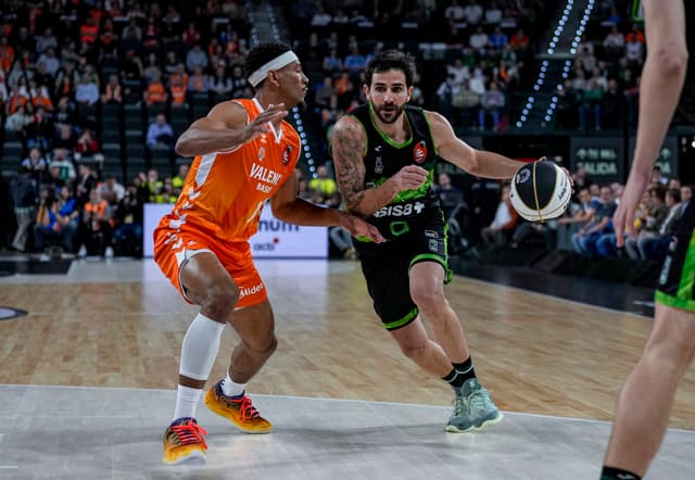 Ricky acaricia el triple-doble