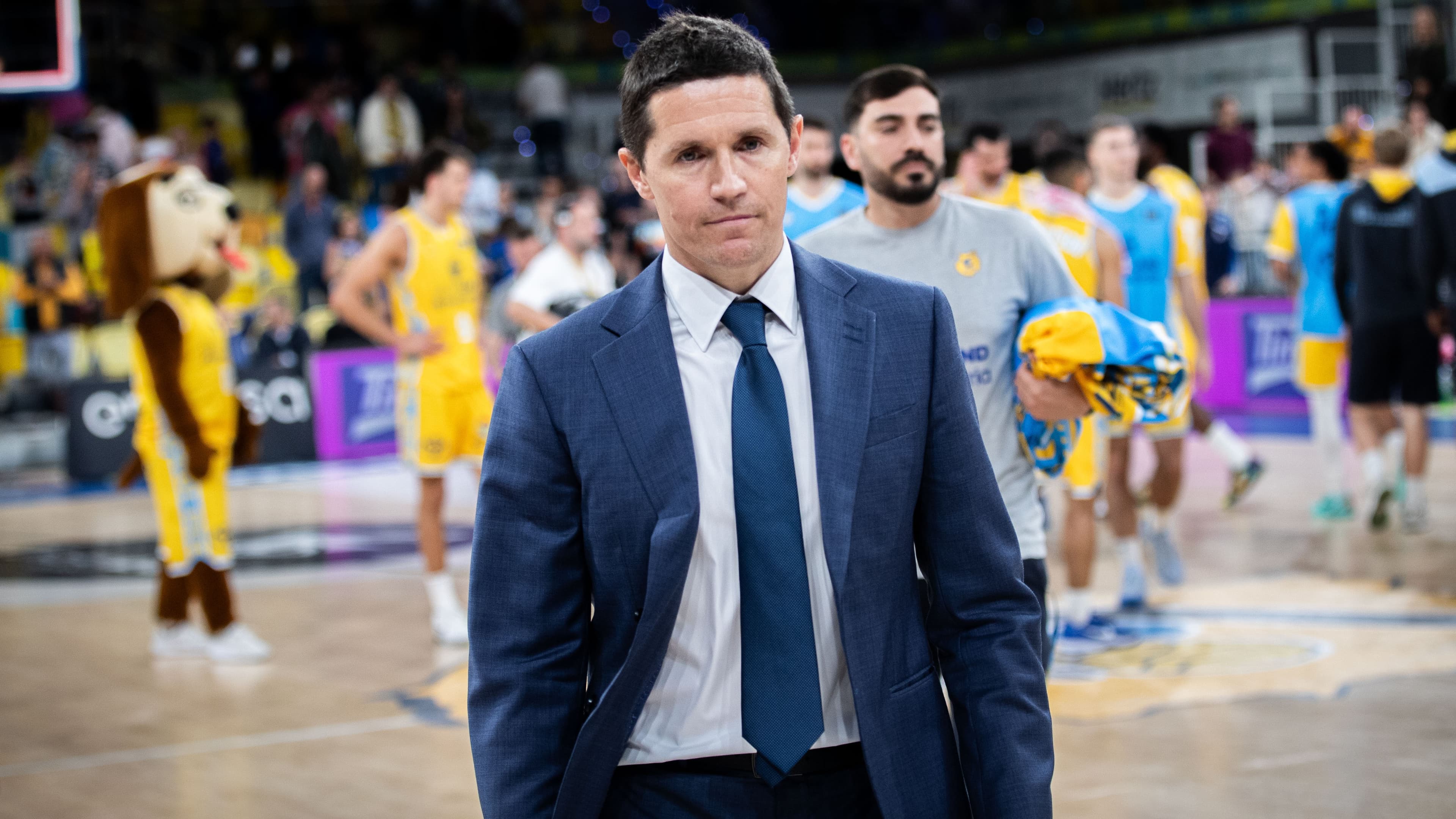 Jaka Lakovic camino de los vestuarios