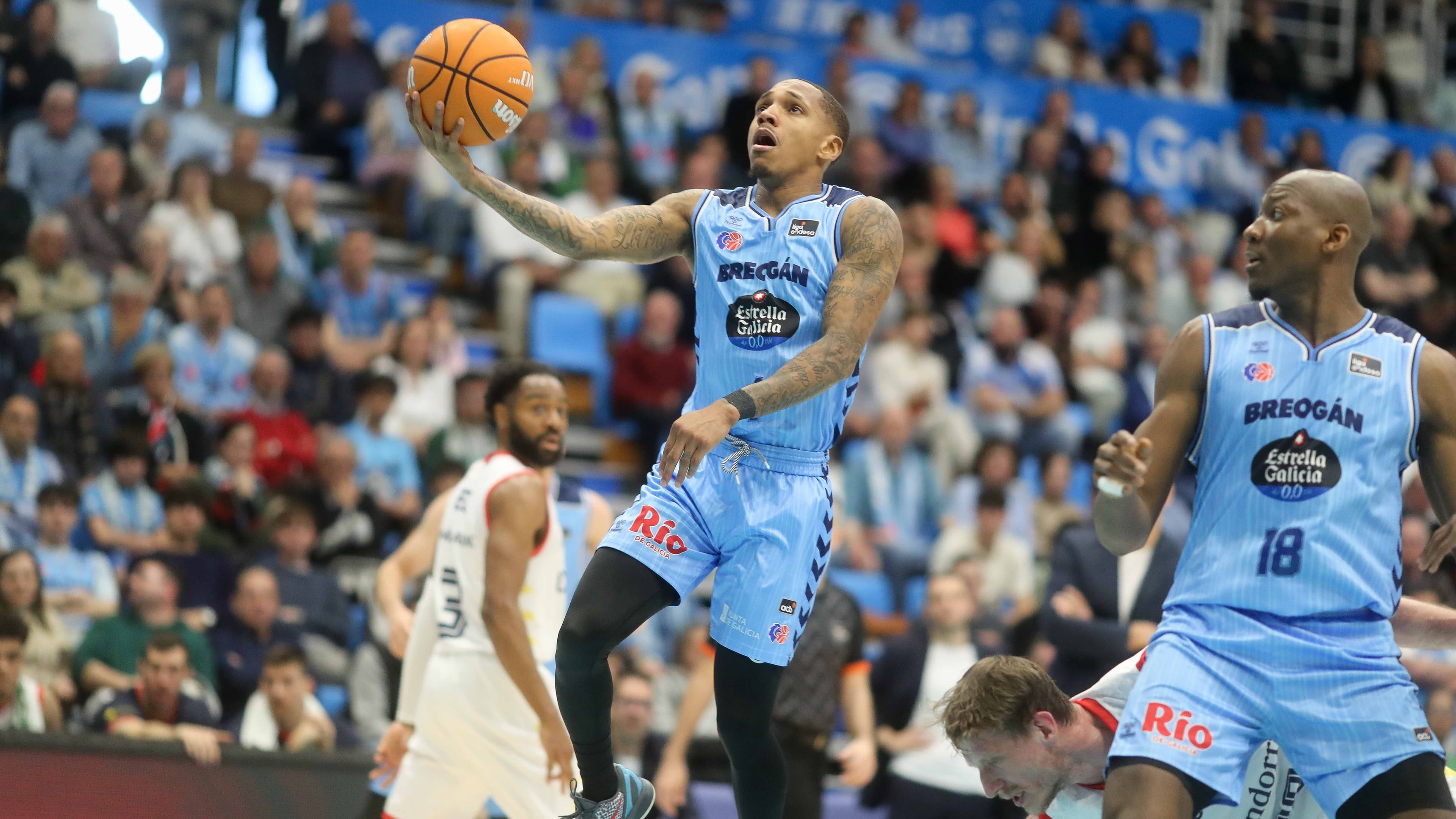 Dewayne Russell entra a canasta