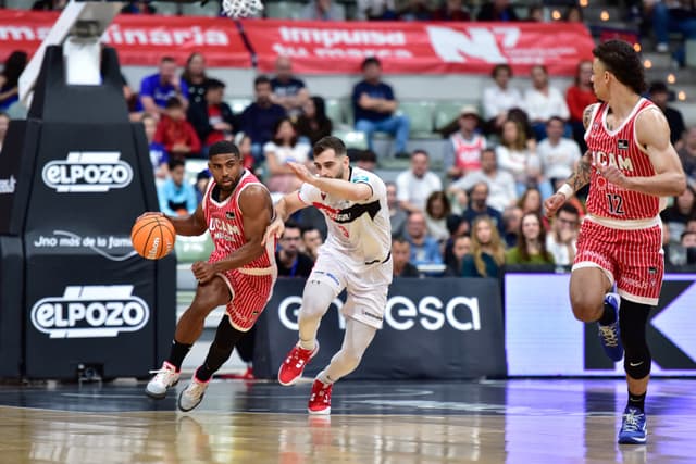 DeJulius: ¡¡31 puntos y 11 asistencias!!