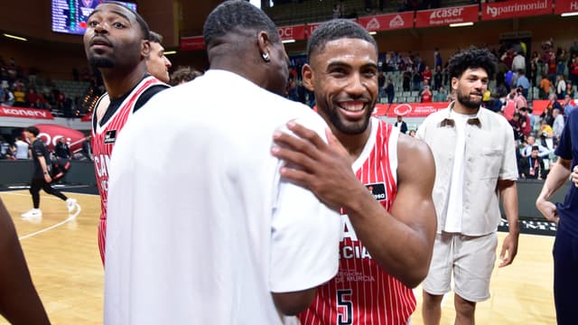 DeJulius sigue en trance para liderar el triunfo murciano (107-91)